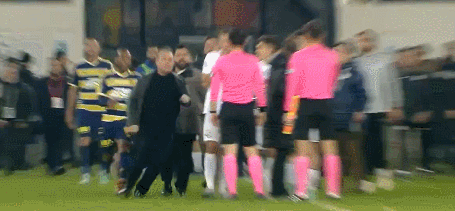 土耳其联赛主席暴力袭击裁判引停摆 体育界集体