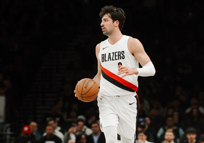 开拓者大胜篮网送四连败 阿夫迪亚全能表现引领