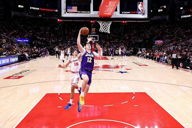 湖人双杀火箭豪取7连胜 拉拉维亚惊艳表现助队登