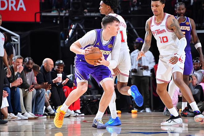 湖人双杀火箭豪取7连胜 拉拉维亚惊艳表现助队登