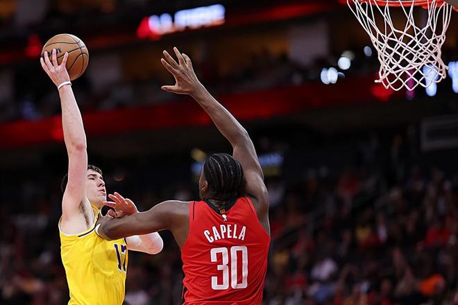 湖人双杀火箭豪取7连胜 拉拉维亚惊艳表现助队登