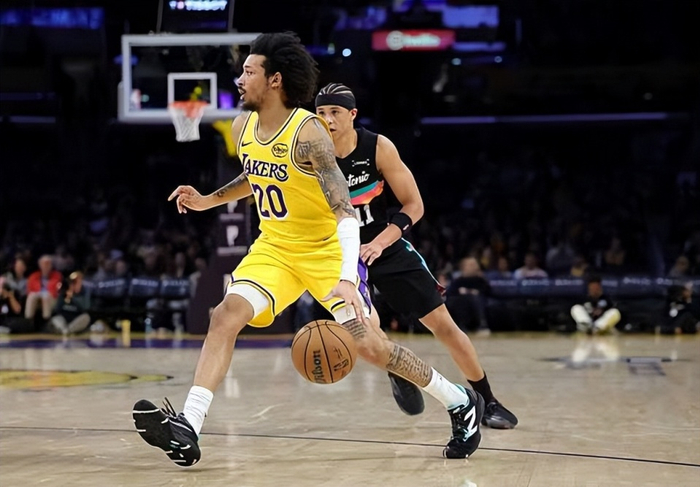 湖人发展联盟首战告捷 尼克·史密斯18+5助球队晋