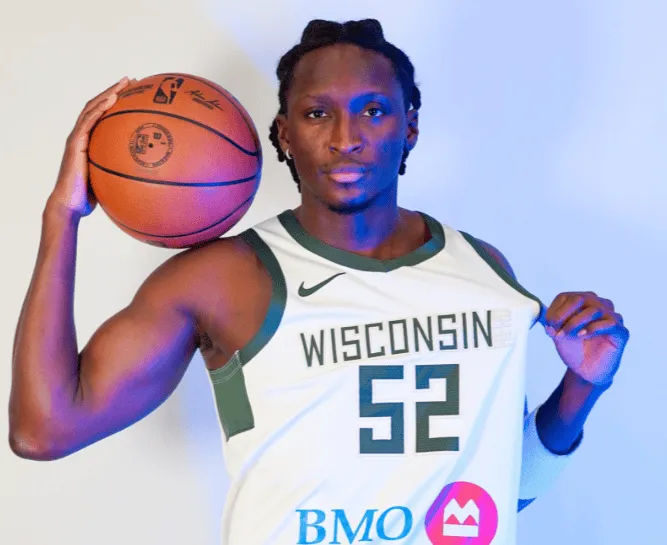 维克托-奥拉迪波社交媒体发声：人生道路多元