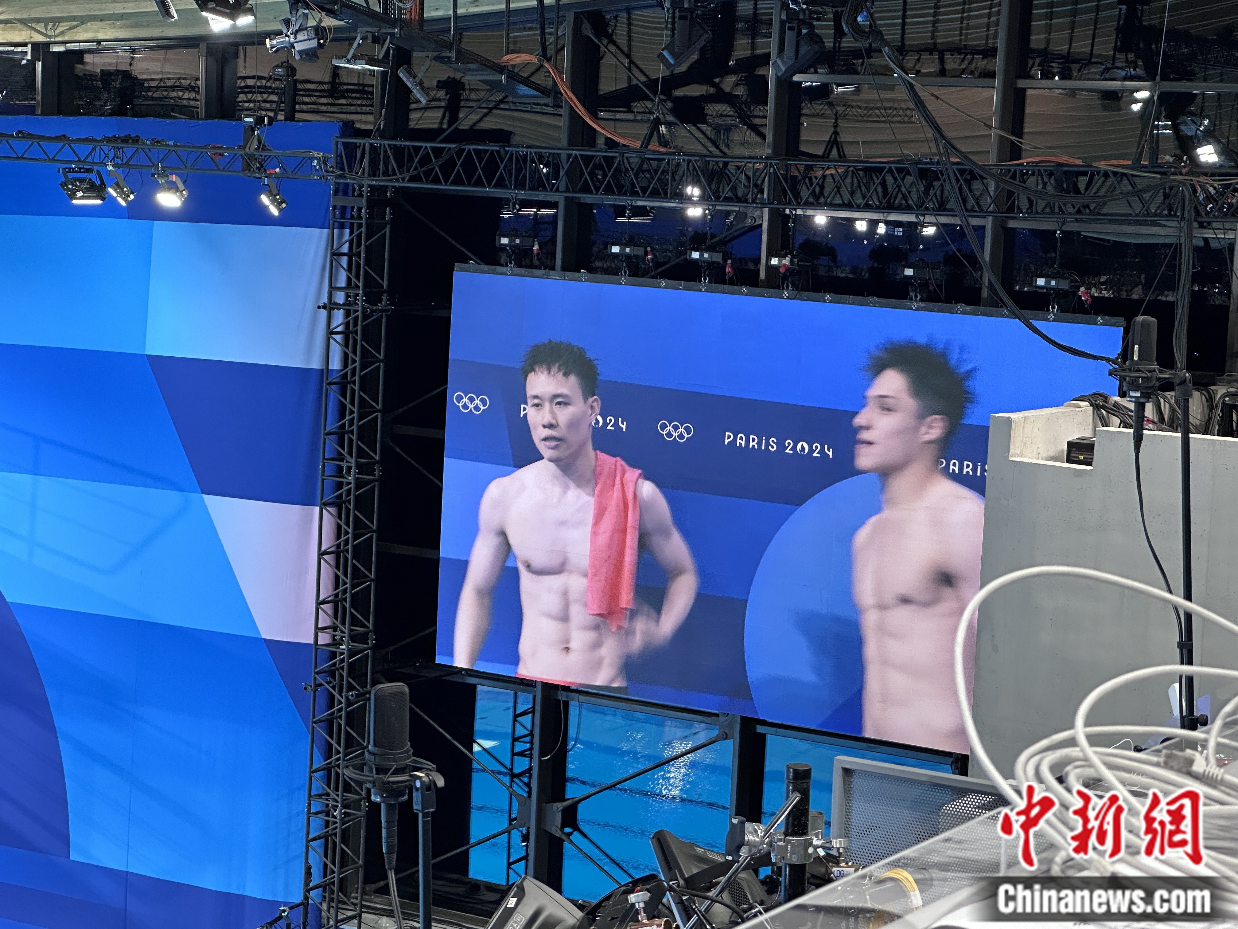 谢思埸巴黎奥运跳水男子三米板卫冕成功 中国跳