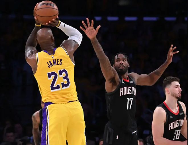 湖人首战力克火箭 詹姆斯13助攻创纪录 肯纳德三